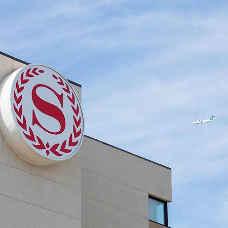 Sheraton Cavalier Calgary Hotel Exterior photo