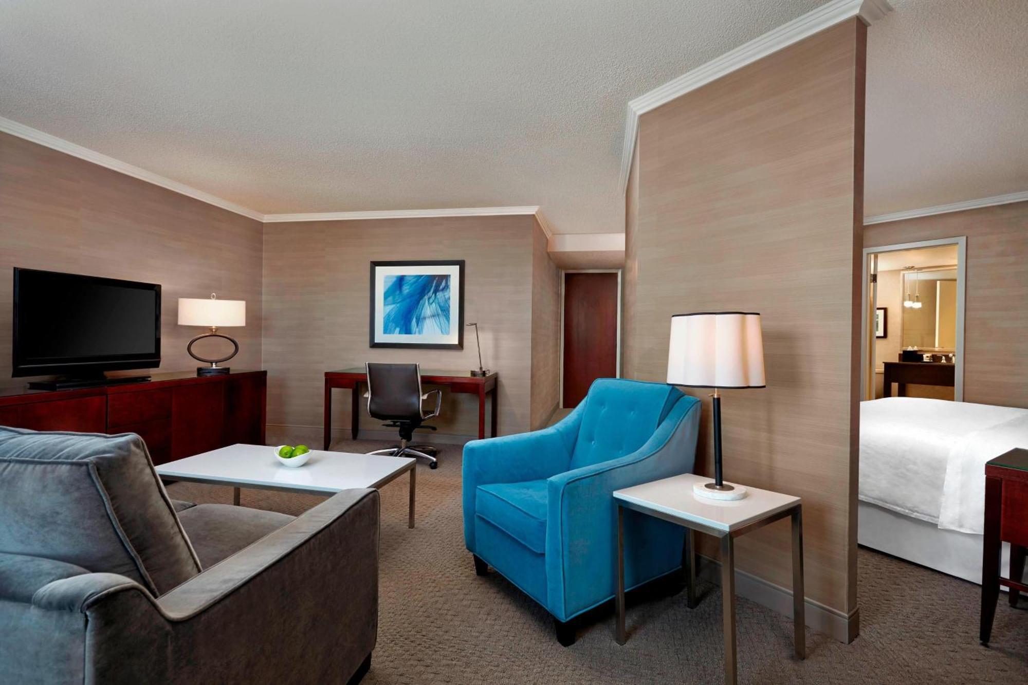 Sheraton Cavalier Calgary Hotel Exterior photo