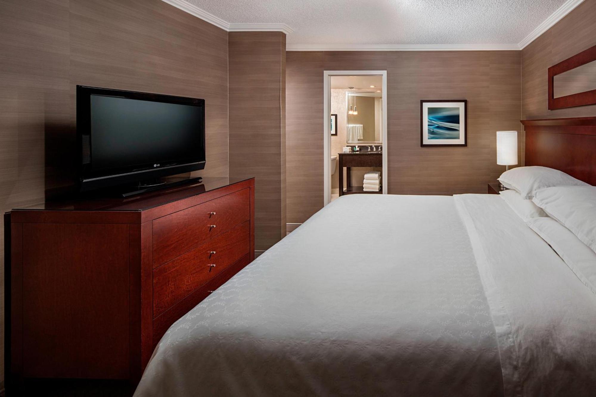 Sheraton Cavalier Calgary Hotel Exterior photo