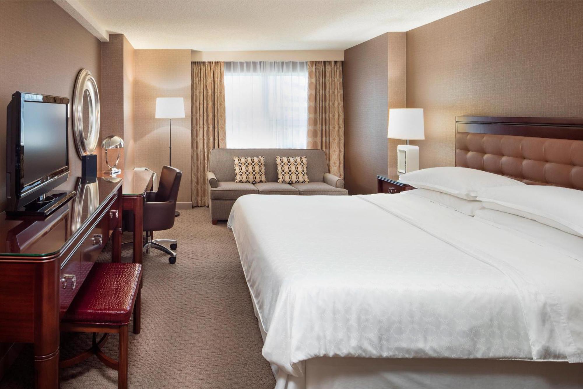 Sheraton Cavalier Calgary Hotel Exterior photo
