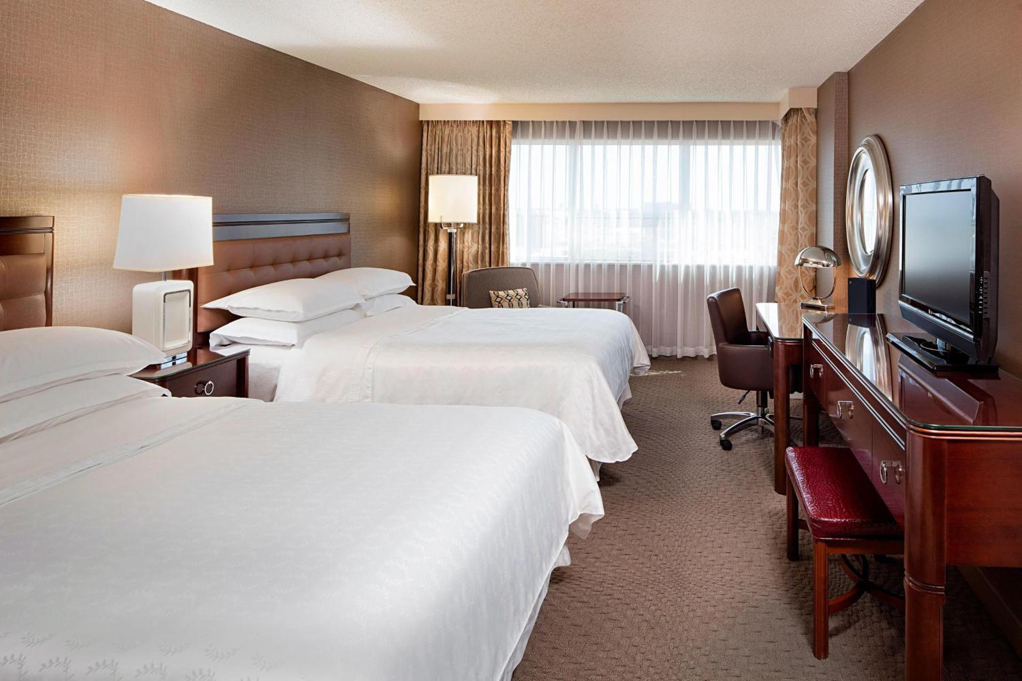 Sheraton Cavalier Calgary Hotel Exterior photo