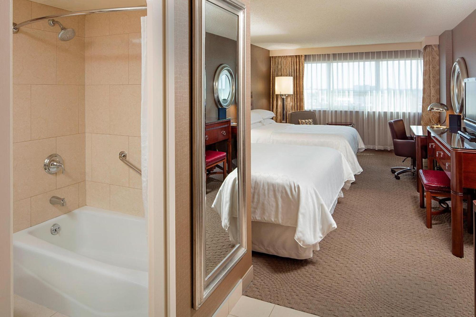 Sheraton Cavalier Calgary Hotel Exterior photo