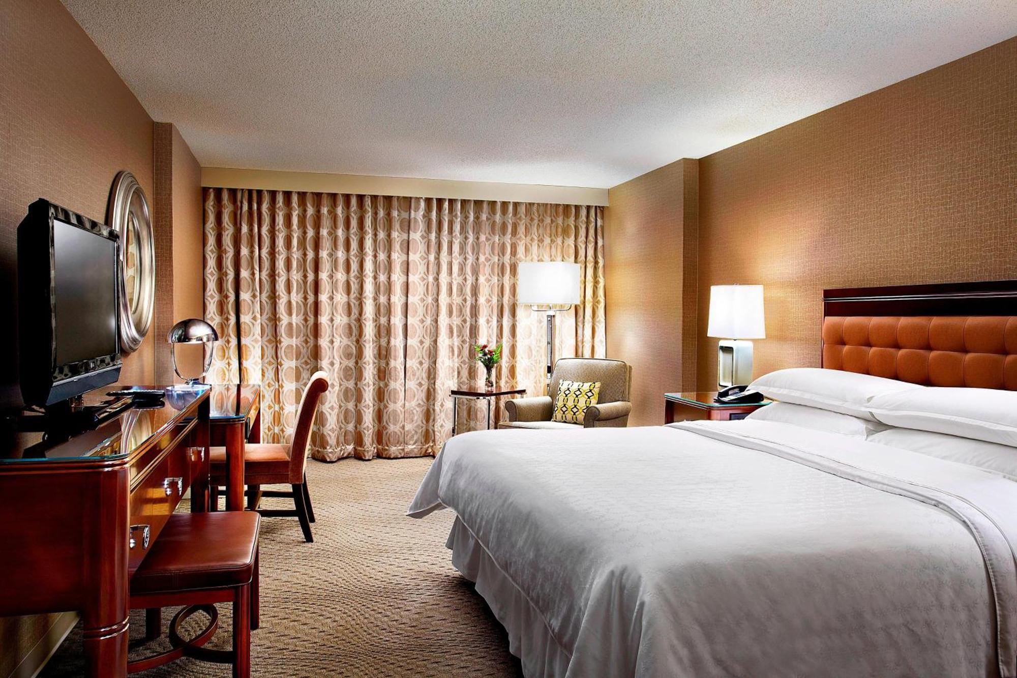 Sheraton Cavalier Calgary Hotel Exterior photo