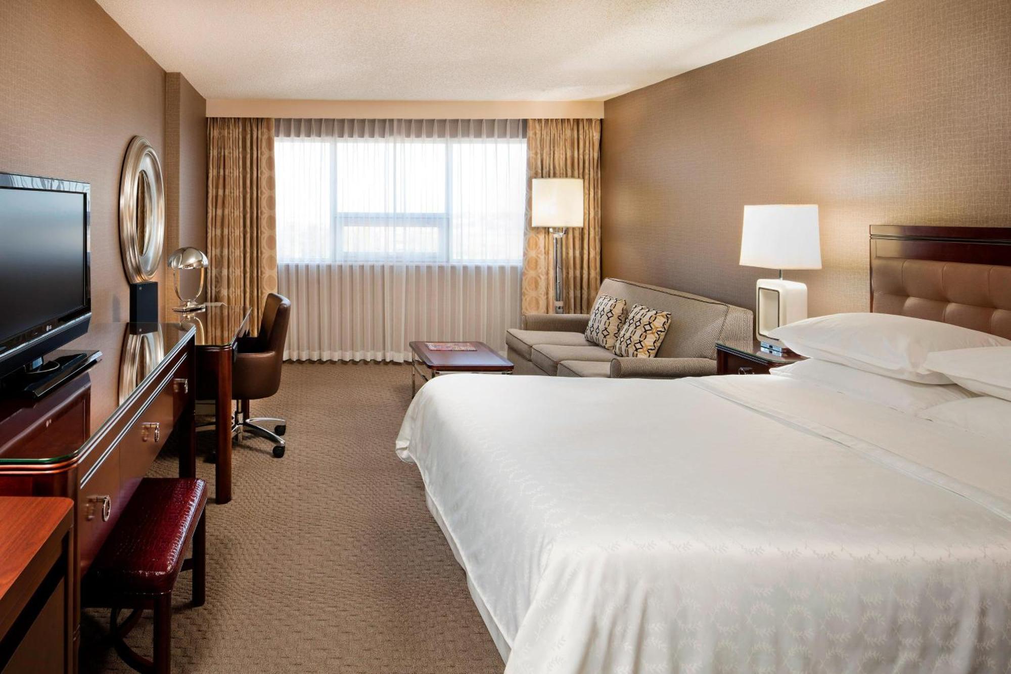 Sheraton Cavalier Calgary Hotel Exterior photo