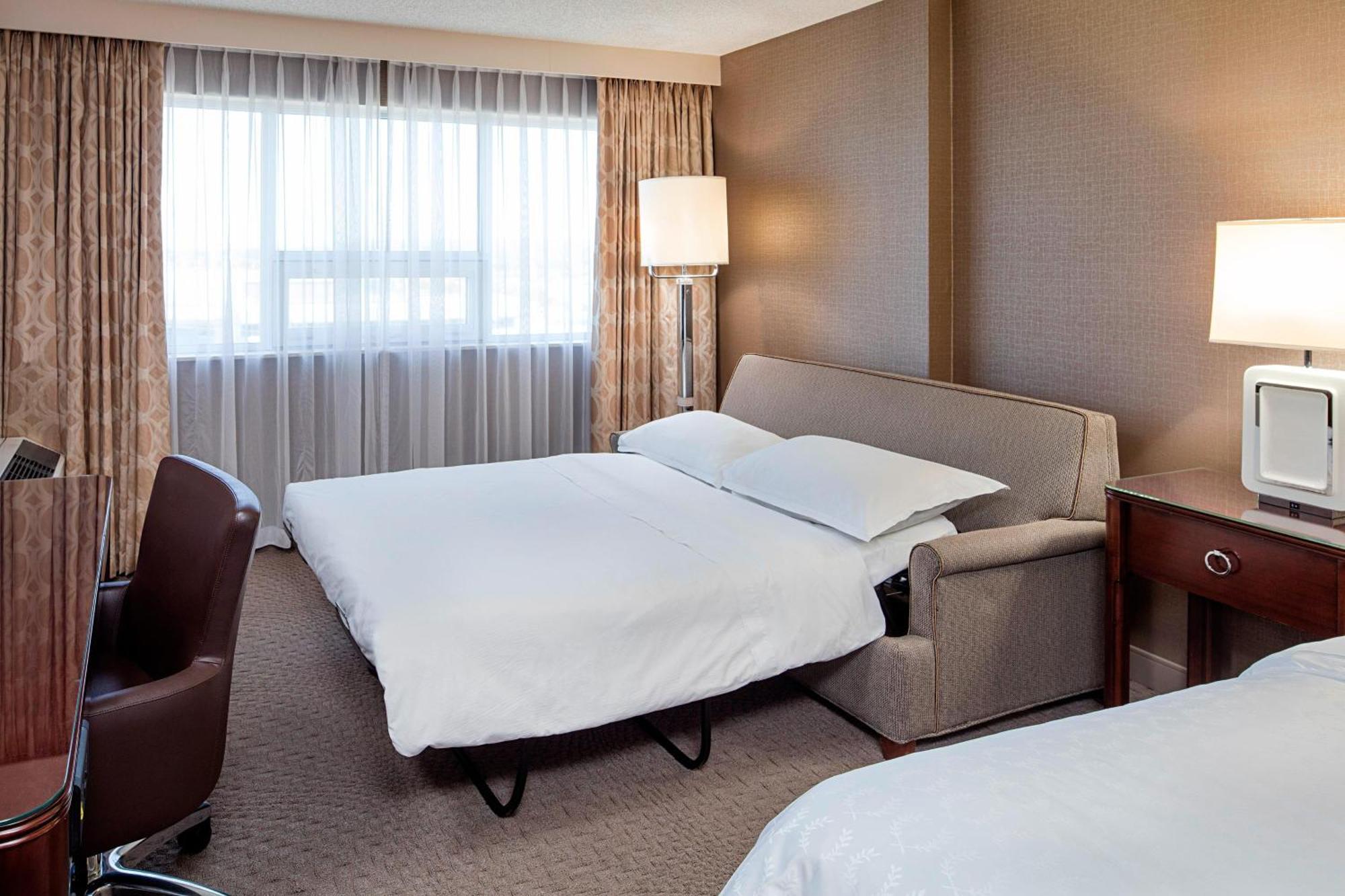Sheraton Cavalier Calgary Hotel Exterior photo