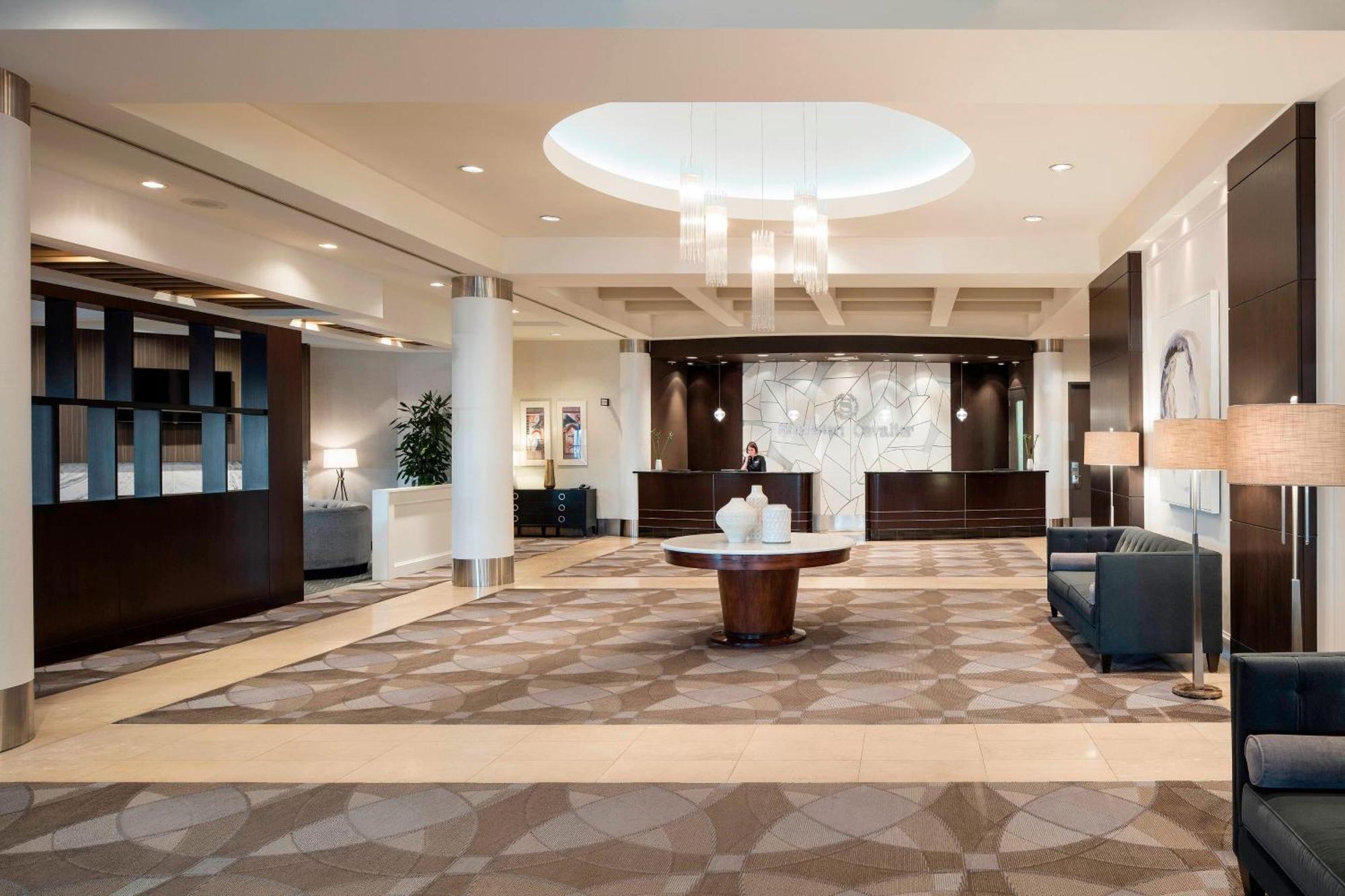 Sheraton Cavalier Calgary Hotel Exterior photo