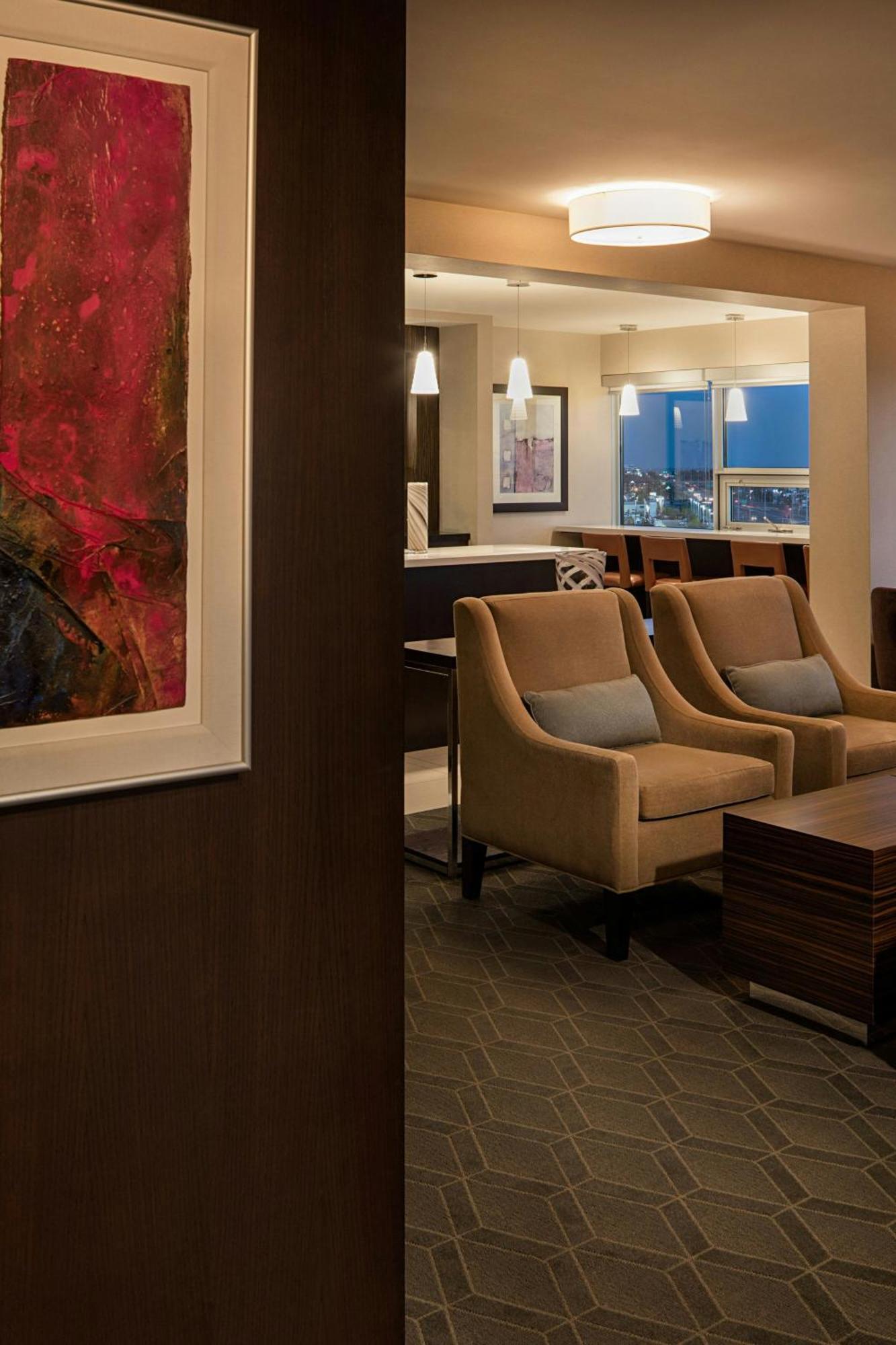 Sheraton Cavalier Calgary Hotel Exterior photo